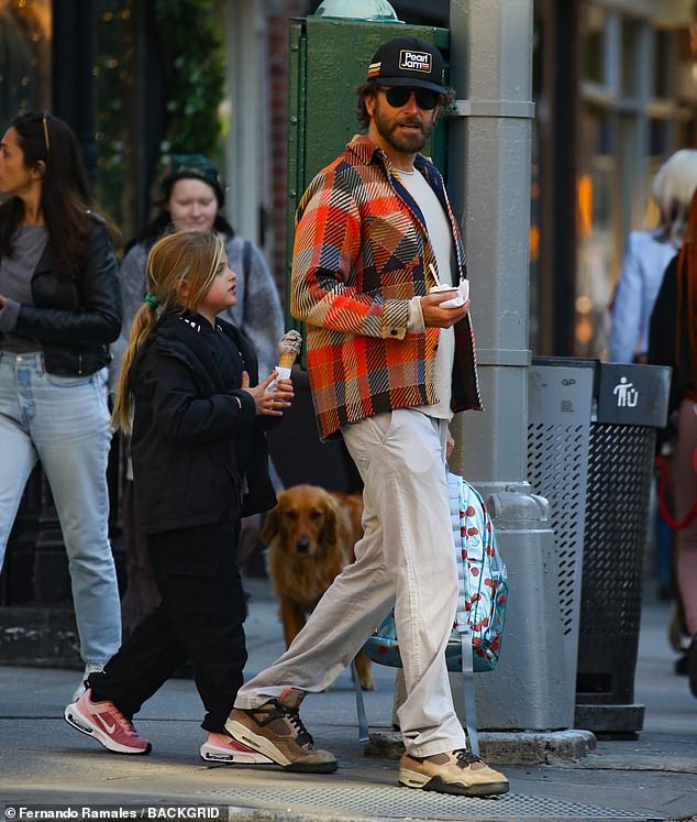 The 49-year-old Oscar nominee was spotted on Thursday treating the seven-year-old to ice cream while running errands in the late afternoon