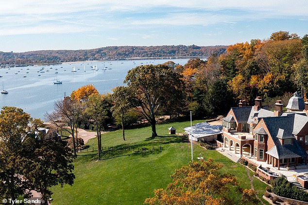 The Piano Man artist opened the home Wednesday for an invitation-only open house attended by real estate agents and publicists (who had to use a speedboat to get to the house)