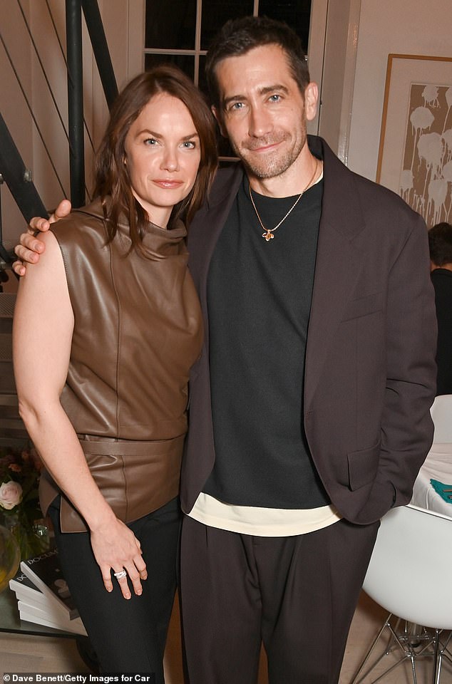 Wearing all TODs during the outing, Ruth wore a brown leather faux-neck top paired with black flared pants and Cartier jewels