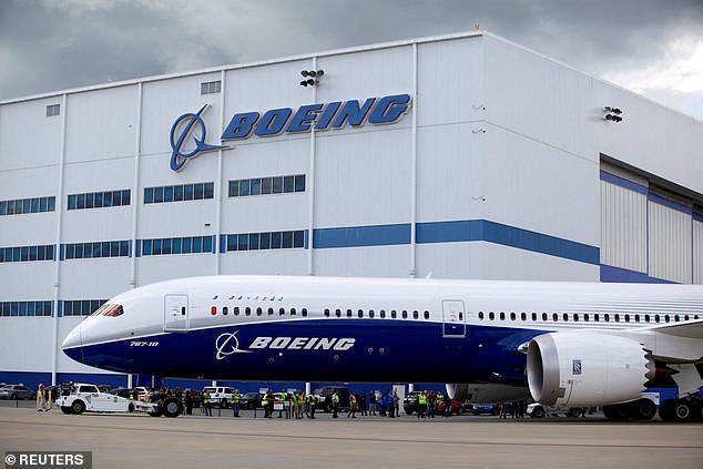 In addition to United Airlines' alleged mistakes, Boeing, the world's largest aerospace company, has also faced intense criticism following the release of its 787 Dreamliner fleet