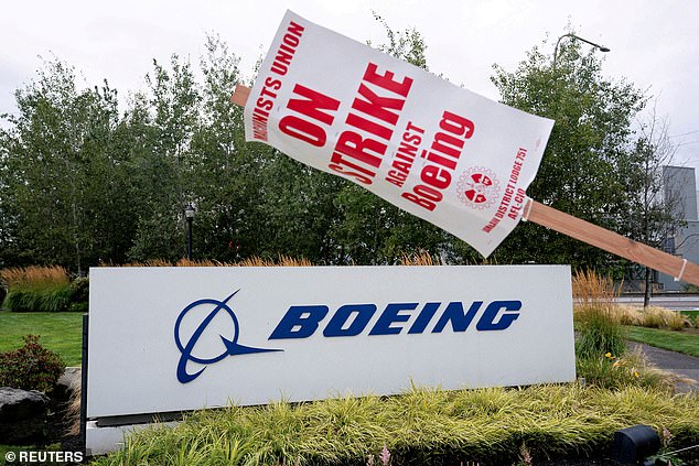 1728712167 695 Boeing to slash 17000 jobs 10 of its workforce