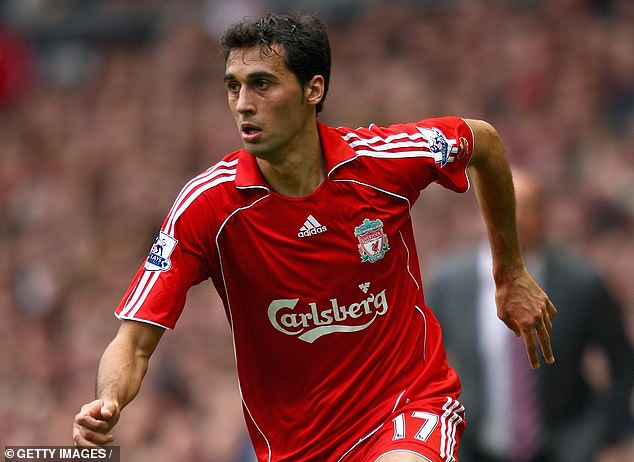 Former Liverpool defender Alvaro Arbeloa has reportedly agreed to replace Raul in his role