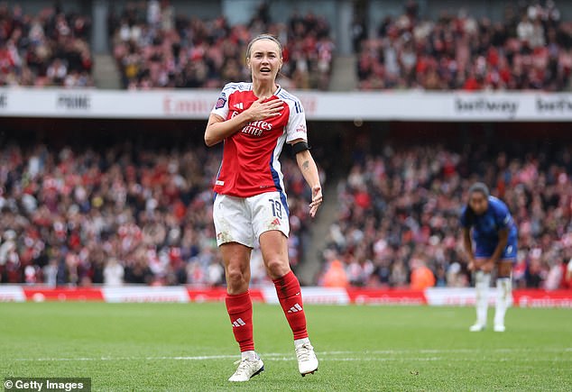 Caitlin Foord scored a goal back for the Gunners, but it was not enough to prevent another defeat