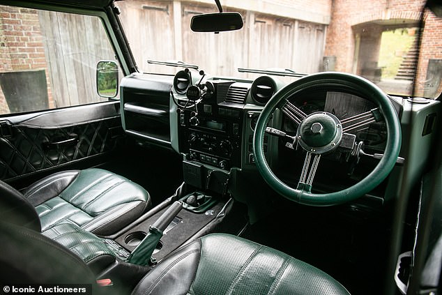 Full-size Range Rover leather seats were fitted with heating, ventilation and electronic multi-way controls