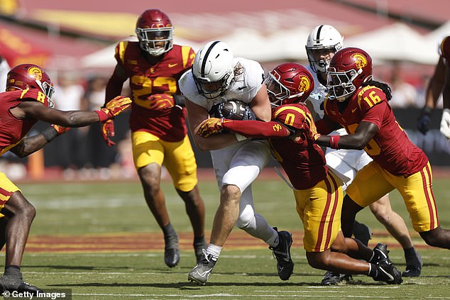 Warren caught 17 passes and tied the FBS single-game record for tight ends on Saturday