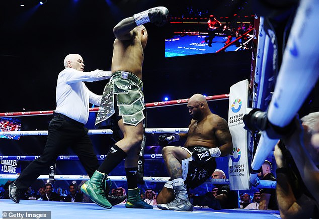 Frazer Clarke (right) suffered a damaging first round defeat to Fabio Wardley (left)