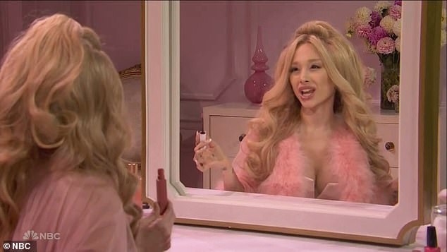 1728856144 909 Ariana Grande imitates comedy icon Jennifer Coolidge in hilarious SNL