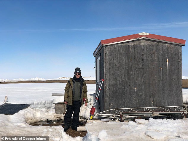 In the photo: The plywood hut where Divoky does his research on Cooper Island