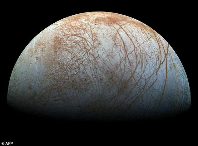 The mission aims to find out whether Europa (photo) contains the ingredients that make it possible for life to be present