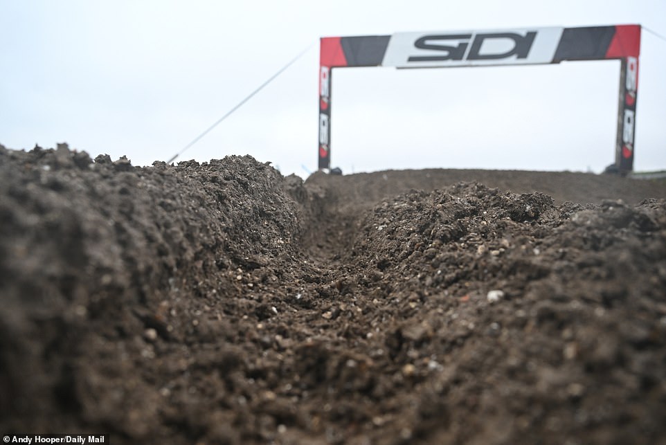 1728906913 373 PHOTO SPOTLIGHT Fans descend on a rainy Matterley Basin Circuit