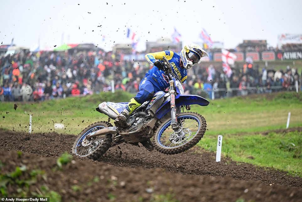 1728906922 405 PHOTO SPOTLIGHT Fans descend on a rainy Matterley Basin Circuit