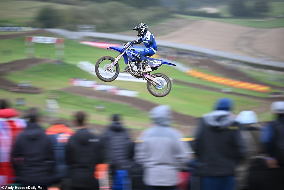 1728906933 620 PHOTO SPOTLIGHT Fans descend on a rainy Matterley Basin Circuit