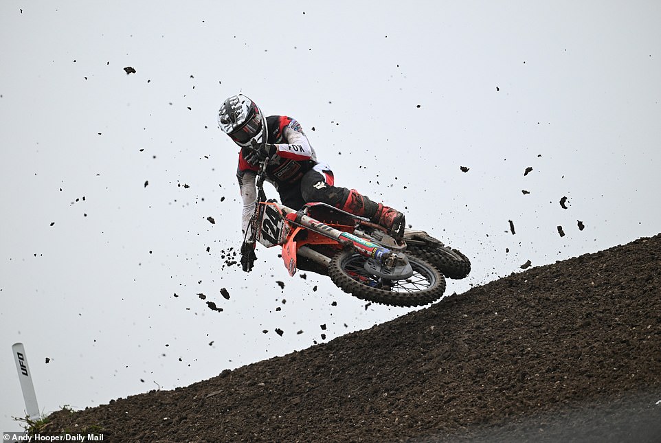 1728906943 885 PHOTO SPOTLIGHT Fans descend on a rainy Matterley Basin Circuit