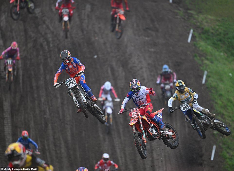 1728906953 668 PHOTO SPOTLIGHT Fans descend on a rainy Matterley Basin Circuit