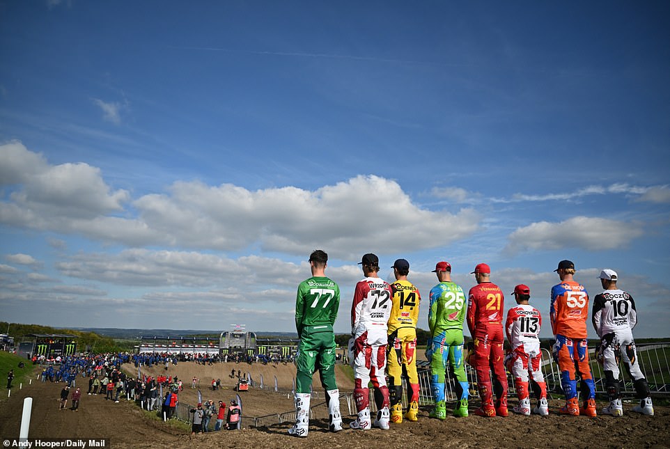 1728906971 372 PHOTO SPOTLIGHT Fans descend on a rainy Matterley Basin Circuit