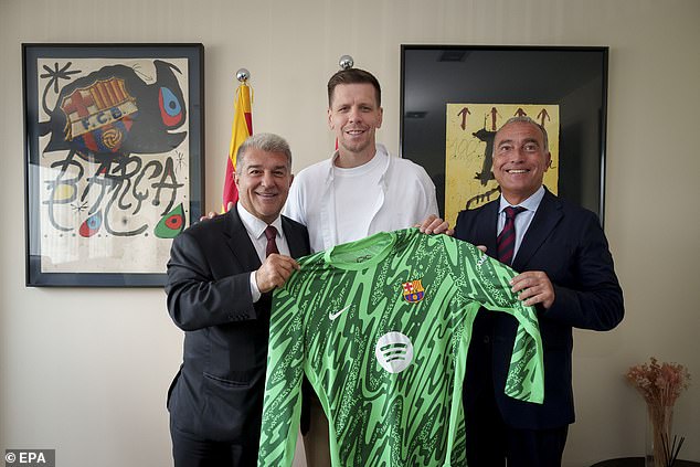 Szczesny's retirement lasted just 36 days after he completed a move to Barcelona, ​​which needed an experienced goalkeeper