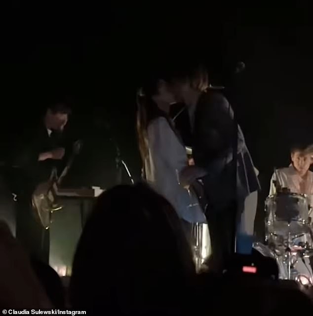 During the same concert, Finneas even brought his girlfriend Claudia Sulewski on stage and kissed her even longer