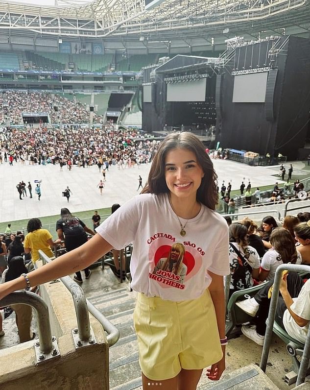 In April, Cellos, an online influencer with 22,900 Instagram followers, shared a photo of himself at a Joe and his brothers concert at Allianz Parque in São Paulo, Brazil.