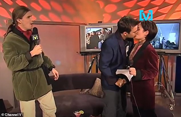 Robbie Williams leaned over and gave Yumi Stynes ​​a passionate 'snog' on live TV