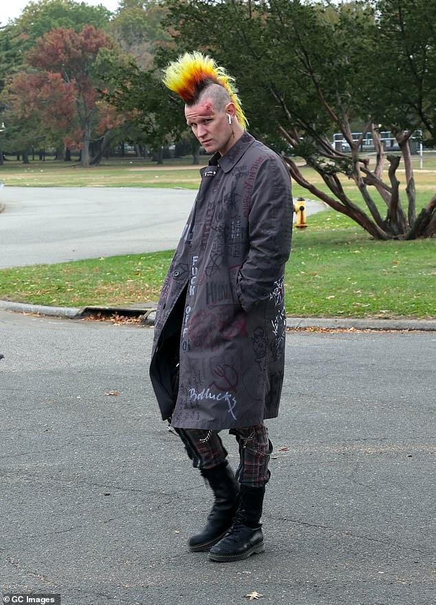 Smith, however, had a very different appearance, punctuated by the colorful yellow and maroon mohawk on his head