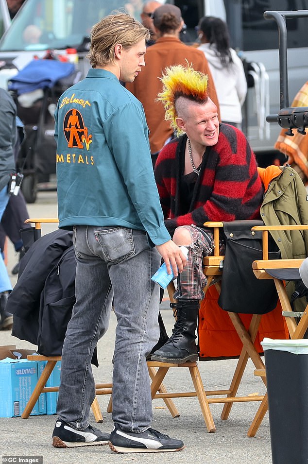 Butler and Smith looked cheerful as they chatted between takes