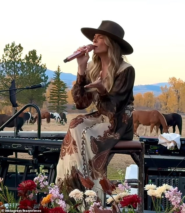 The singer-songwriter sang her version of the blues in the clip as horses raced through the grounds behind her