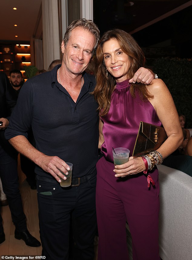 Cindy Crawford, 58, and Rande Gerber, 62, are said to be bothered by the lack of progress after three years and recently Austin, 33, sat down for a serious conversation about his intentions.