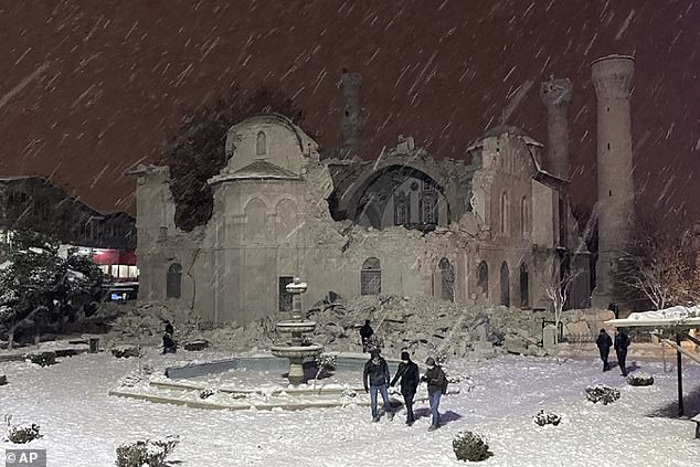 People walked next to a mosque that was destroyed by an earthquake in Malatya in 2023