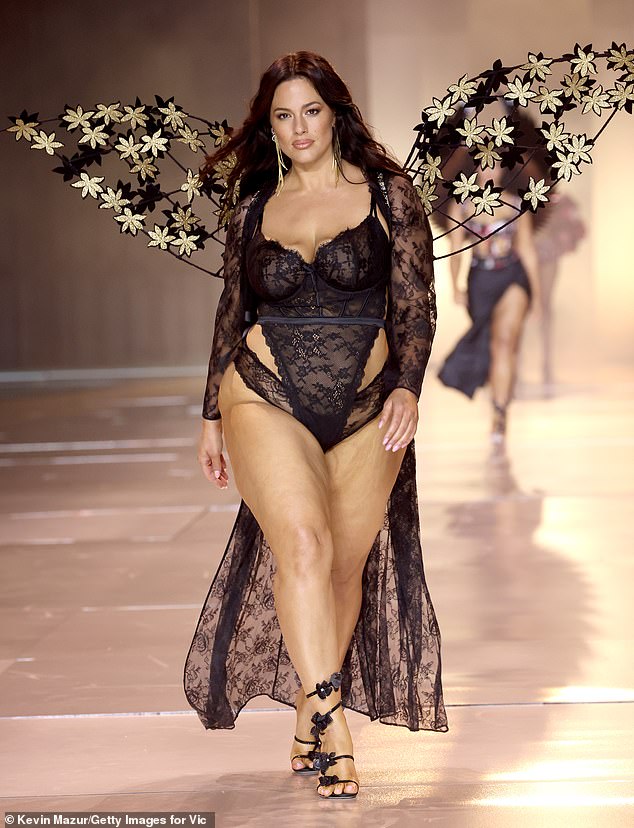 Ashley graced the runway in a figure-hugging black lace bodysuit layered over a matching thong with thick straps