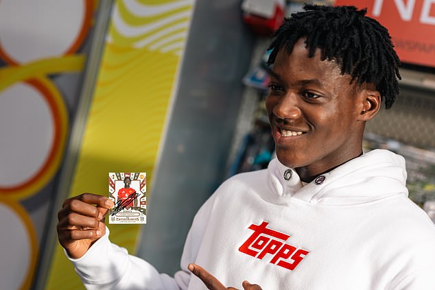 The Manchester United midfielder handed out hand-drawn cards to fans who had won a match