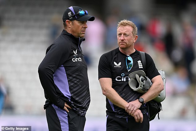 England assistant coach Paul Collingwood (right) defended Smith after his missed catch, but it looks set to prove costly