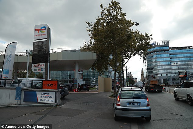 Four petrol stations near the city gates and on the ring road have stopped selling diesel. From October 1, TotalEnergies forecourts in Porte d'Aubervilliers, Porte d'Orléans and Quai d'Issy-les-Moulineaux have all stopped diesel availability