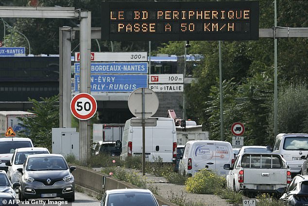 The speed limit on the route was last reduced in 2014, when it was lowered from 80 km/h (50 mph) to just 70 km/h (44 mph) as part of an effort to reduce noise pollution for the 550,000 residents living in to reduce living near the urban highway.