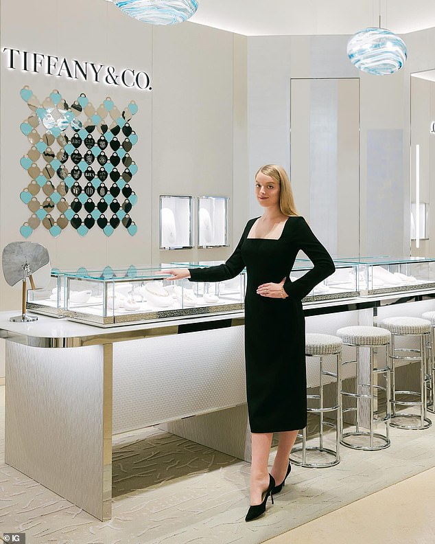 Flora Vesterberg, the granddaughter of Princess Alexandra, gets a new job for the jewelry store Tiffany