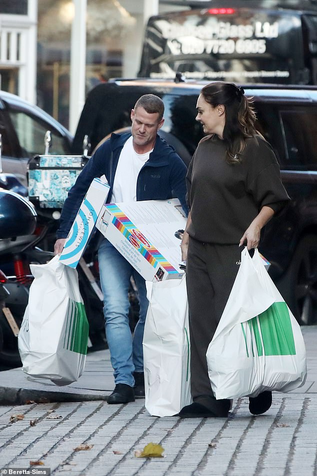 Tamara swept her brunette locks off her face with a claw clip and showed off her natural beauty as she ditched the cosmetics during the casual day out