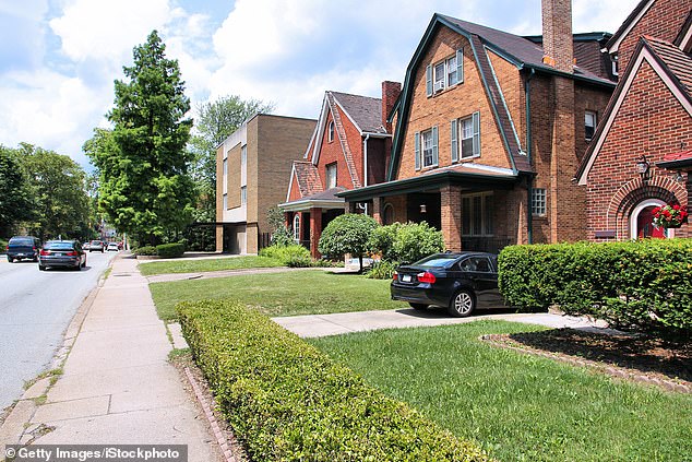 A row of houses in the Shadyside residential neighborhood of Pittsburgh, Pennsylvania