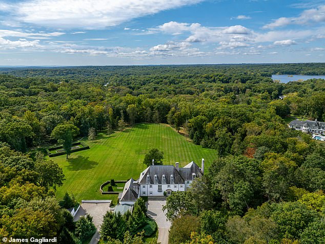 The estate was eventually acquired by fashion designer Reed Krakoff, former president and chief creative officer of Coach, along with his wife Delphine, founder and president of Pamplemousse Design for $14.3 million in 2014.