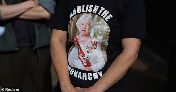 A person wears a T-shirt with an anti-monarchy message as others protest at St Thomas's Anglican Church, where Britain's King Charles and Queen Camilla will attend a church service, in Sydney, Australia, October 20, 2024. REUTERS/Toby Melville