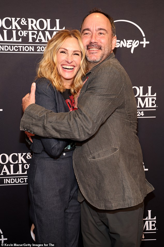 The 56-year-old actress posed with 57-year-old Dave Matthews, a 2024 inductee, on the red carpet