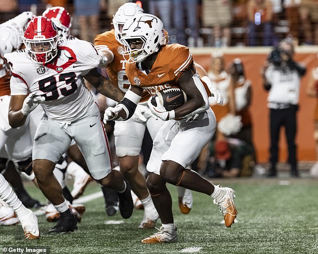 Quintrevion Wisner #26 of the Texas Longhorns runs with the ball during Saturday's loss