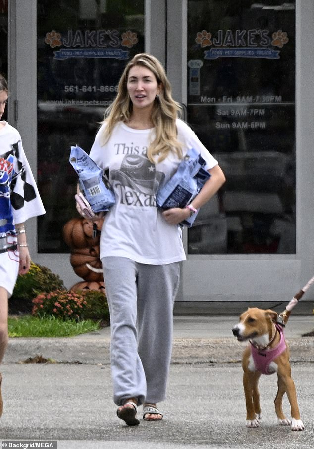 The actress was spotted in Florida this weekend picking up dog food for the dog she shares with Payne