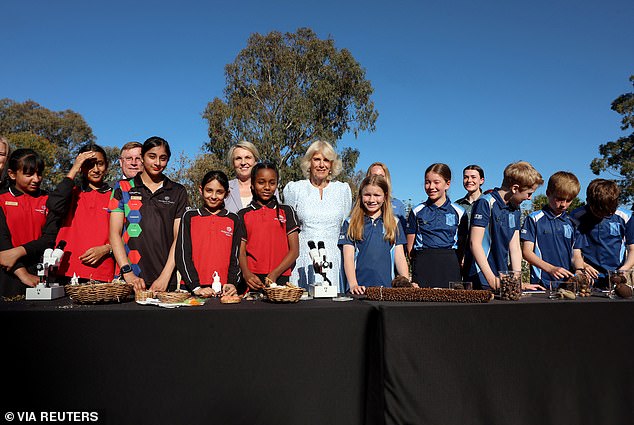 While at the Australian Botanic Gardens, the Queen spoke to a selection of volunteers from the gardens and school children about the Banksia species, before having the opportunity to take part in nature-based educational activities with the children