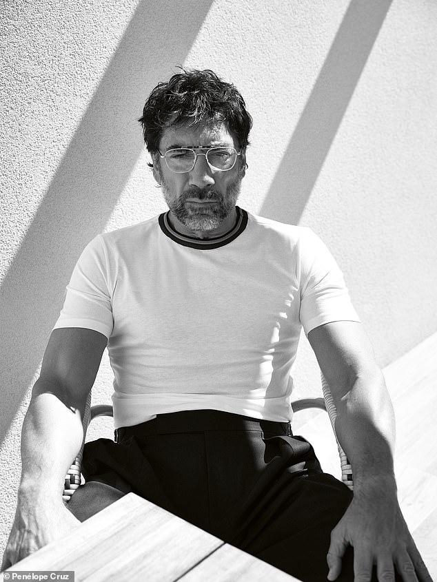 1729576875 571 Javier Bardem 55 shows off his shirtless physique in snaps