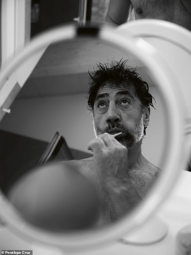 1729576891 200 Javier Bardem 55 shows off his shirtless physique in snaps