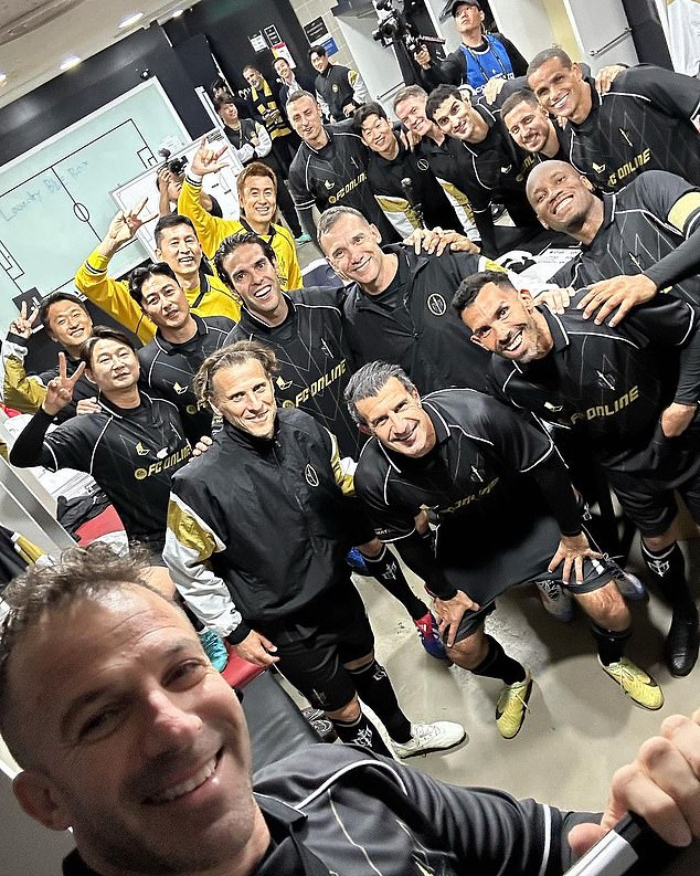 Alessandro Del Piero shared this locker room selfie with his Spear teammates