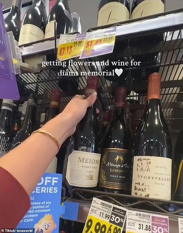 One fan posted a screenshot of Tara buying a bottle of wine for Payne's memorial and captioned it: 