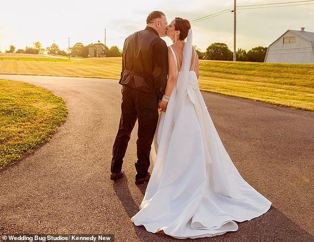 Franken claimed they didn't show up until an hour before the wedding and started making the cake at 9:30 p.m., an hour after it was supposed to be cut.