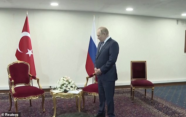 Putin confidently strode into the room to meet Erdoğan, but stood still as cameras captured the embarrassing moment.