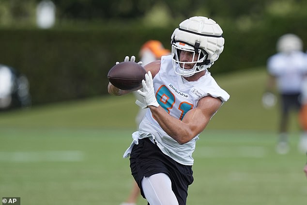 Miami Dolphins tight end Durham Smythe (81) runs drills during a practice session