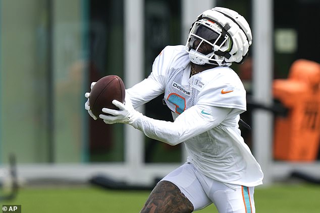 Miami Dolphins wide receiver Odell Beckham Jr. performs exercises during training on Wednesday